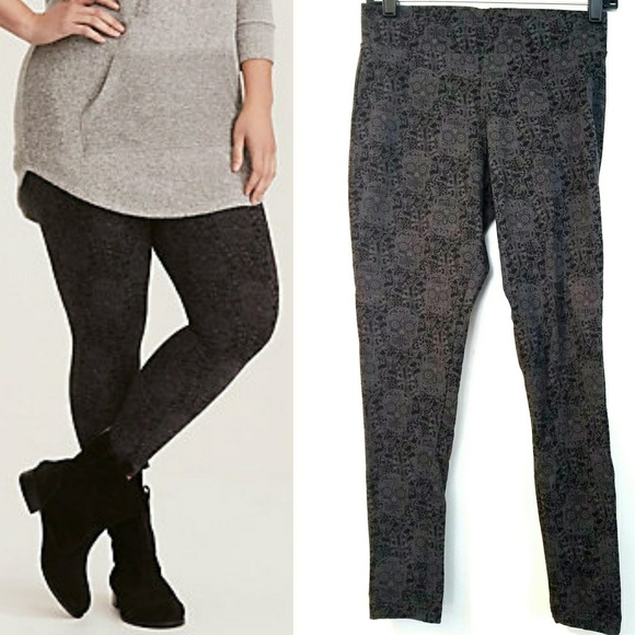 torrid Pants - Torrid Lace Pattern Calavera Skull Print Leggings